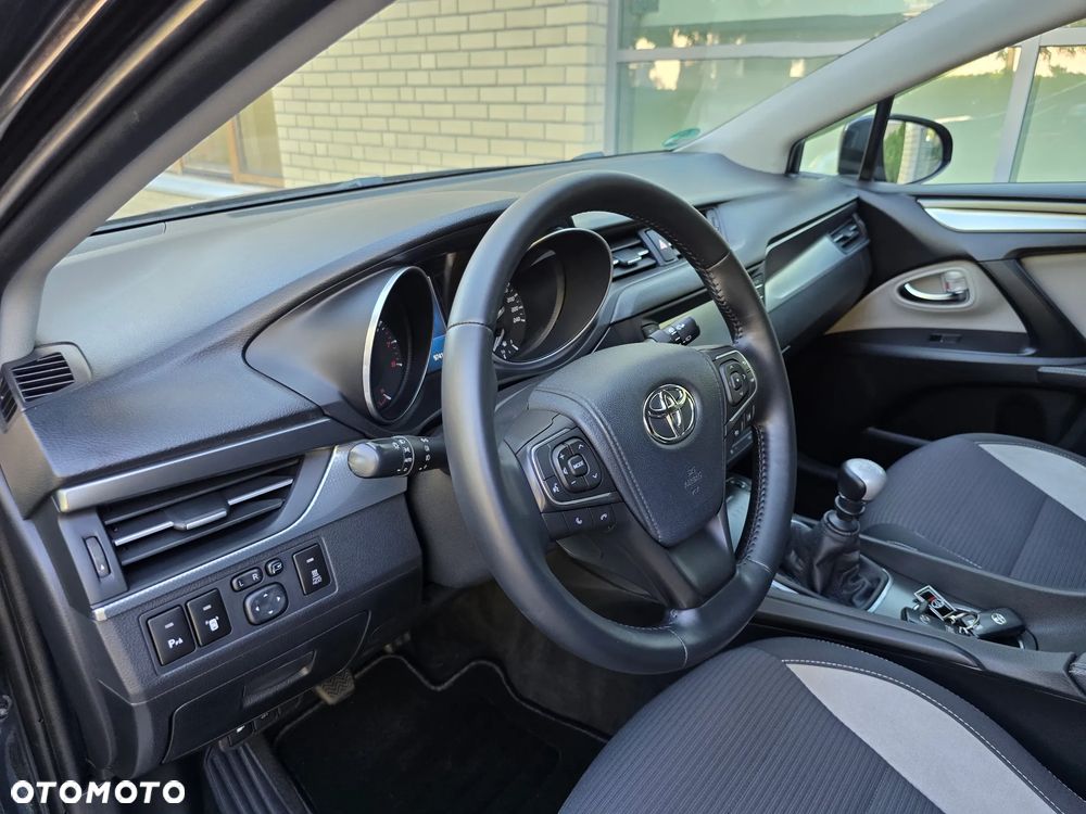 Toyota Avensis - 17