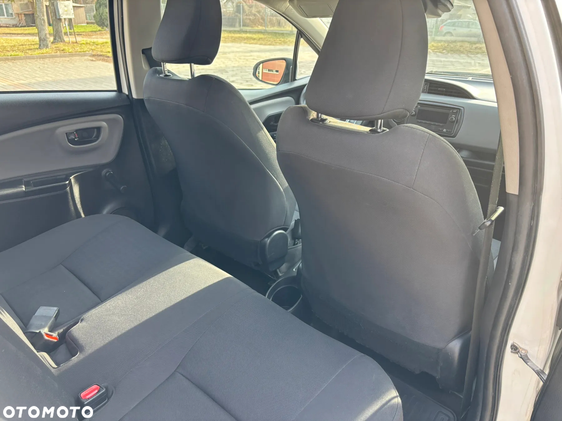 Toyota Yaris Hybrid 100 Premium - 16