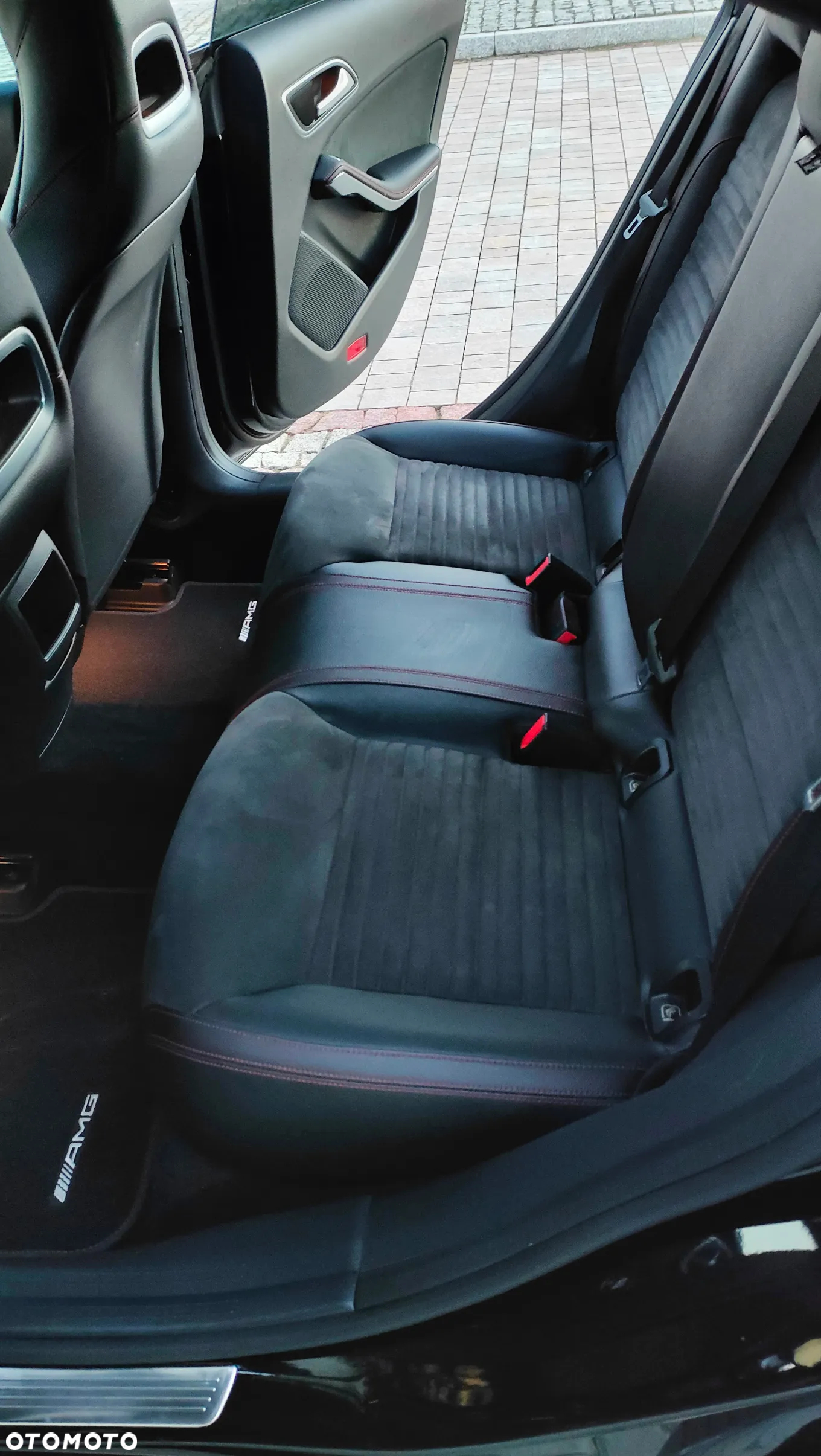 Mercedes-Benz CLA - 12