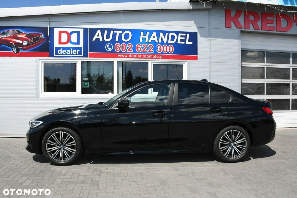 BMW Seria 3 320d mHEV - 12