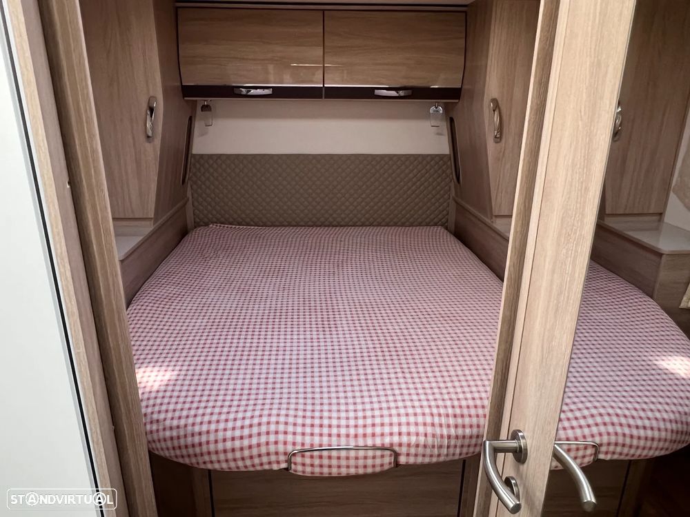 Rapido Serie 8F Cama Central - 33