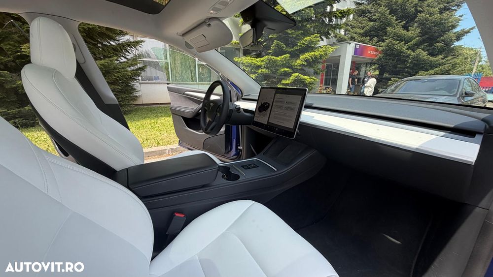 Tesla Model Y - 10