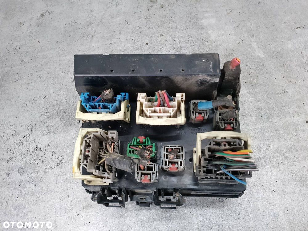 SKRZYNKA BEZPIECZNIKÓW CHRYSLER PACIFICA 04727832AI 3.5 V6 - 5