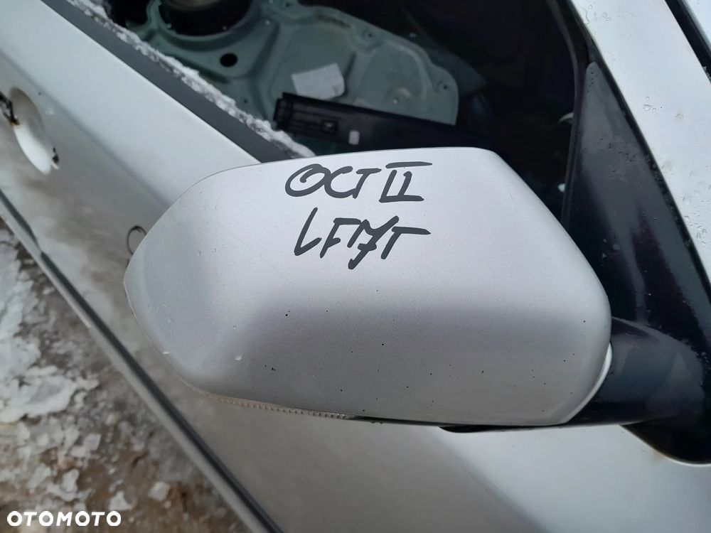 SKODA OCTAVIA II LUSTERKO PRAWE PRZEDNIE PRAWY PRZÓD ELEKTRYCZNE KOLOR: LF7T - 4