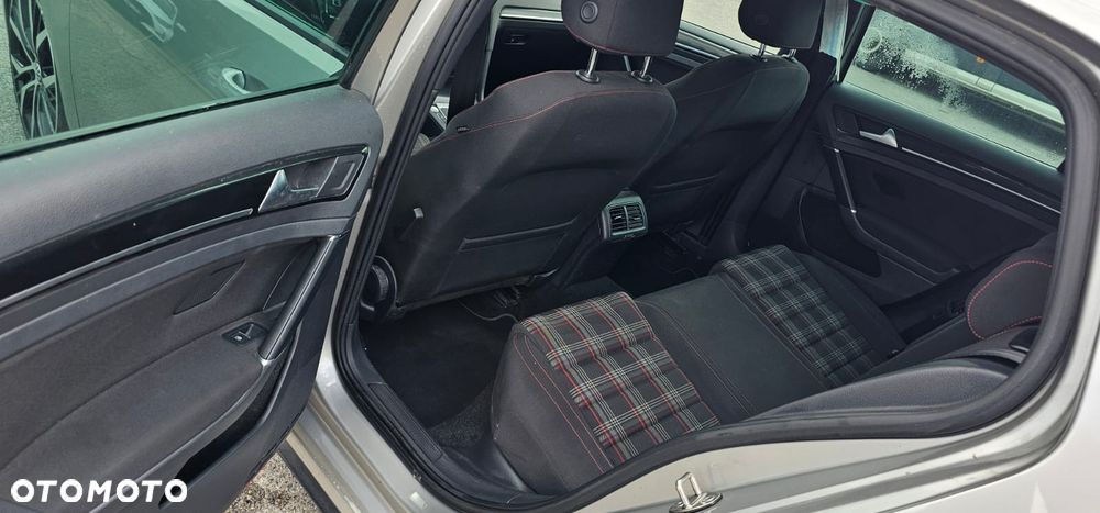 Volkswagen Golf GTI (BlueMotion Technology) DSG - 16
