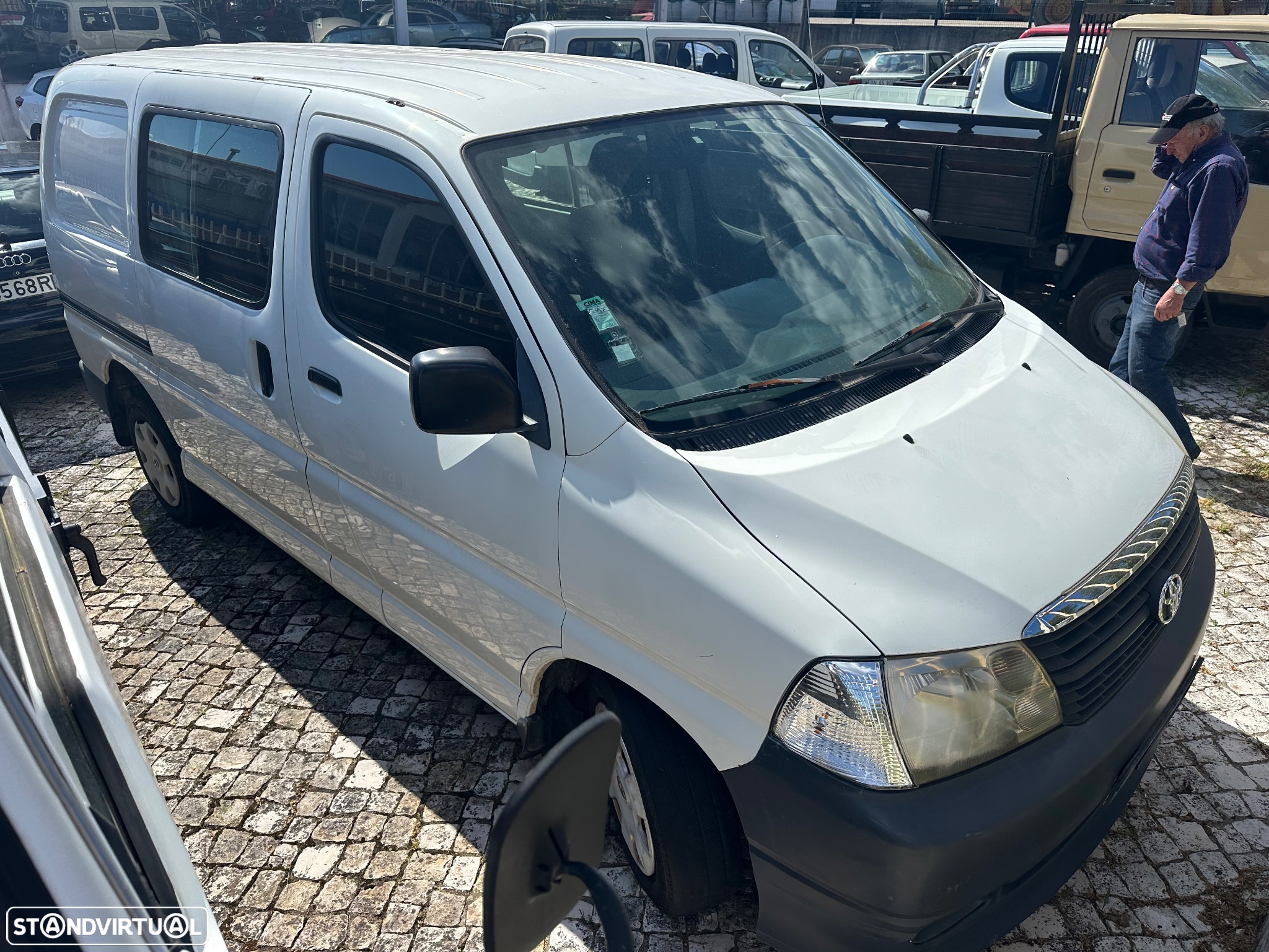 Toyota HiAce 2.5 D-4D Service 2.8T - 4