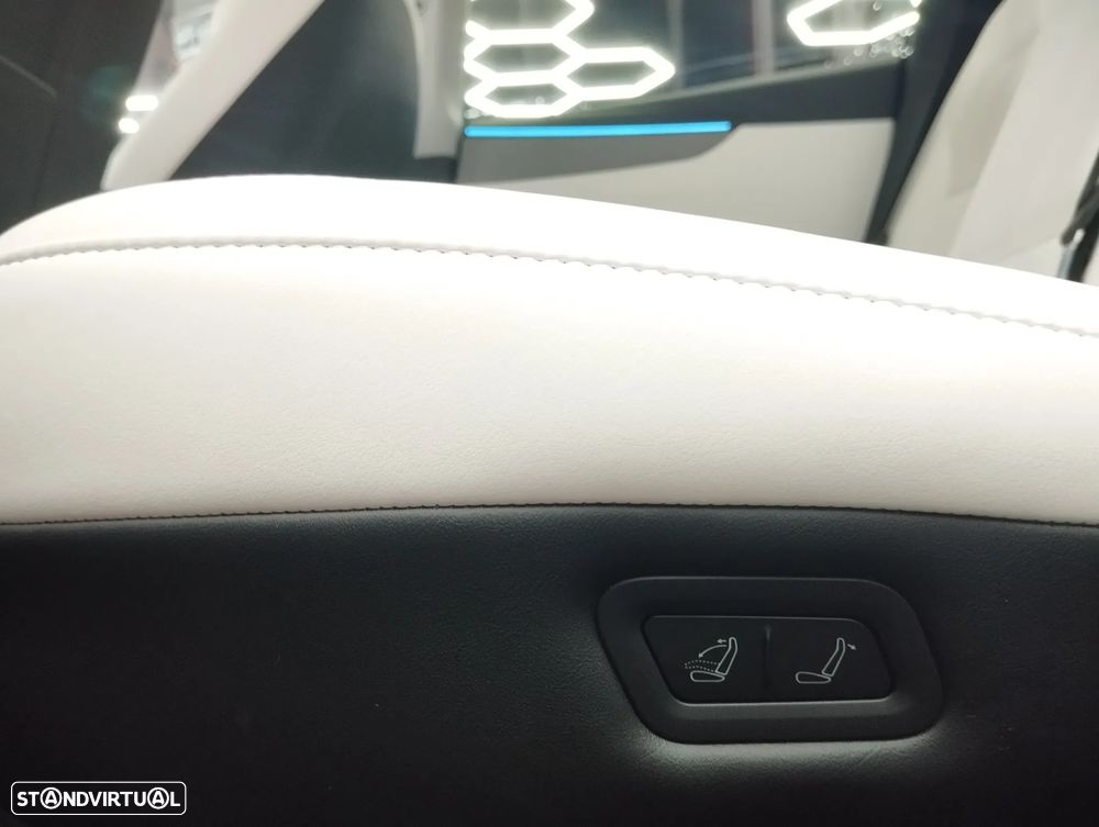 Tesla Model Y - 20