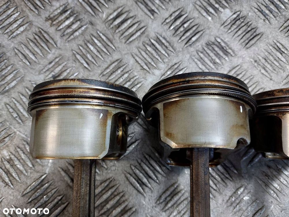 TŁOK + KORBOWÓD AUDI A4 B6 2.0 20V - 4