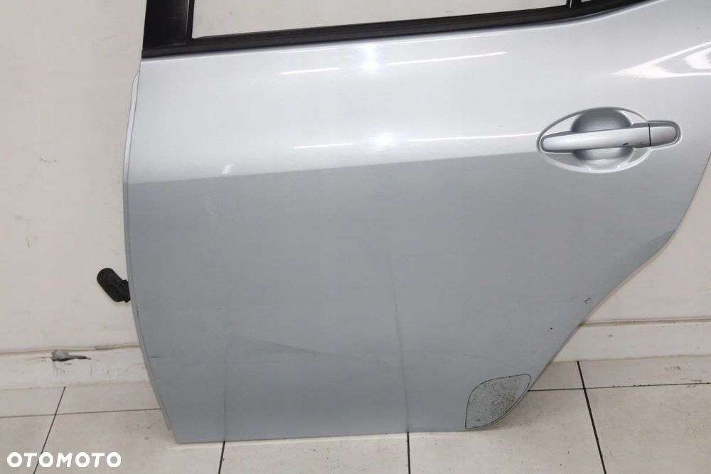 DRZWI LEWE TYLNE LEWY TYŁ TOYOTA AURIS I 2006R- 8S1 - KOD LAKIERU - 4