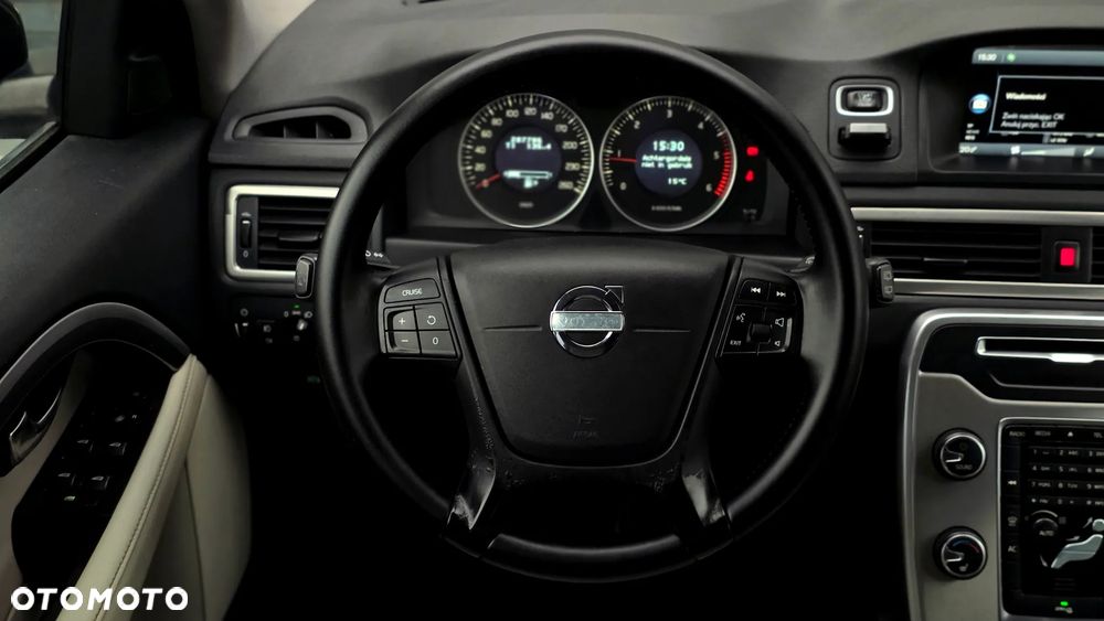 Volvo V70 D2 Momentum - 16