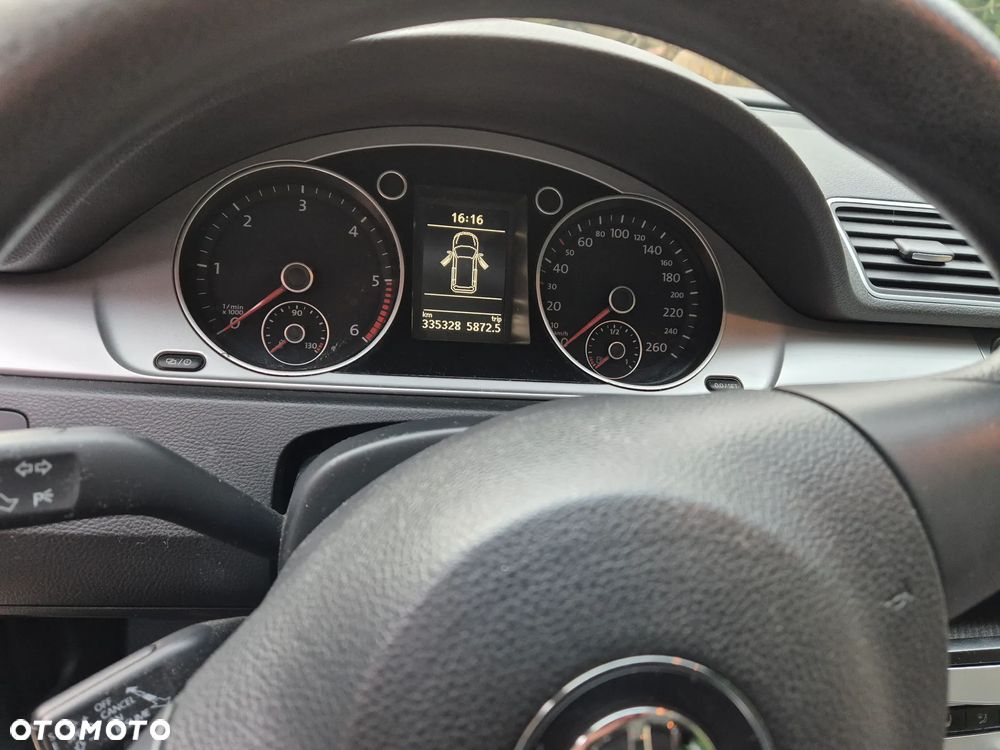 Volkswagen Passat 1.6 TDI Trendline - 5