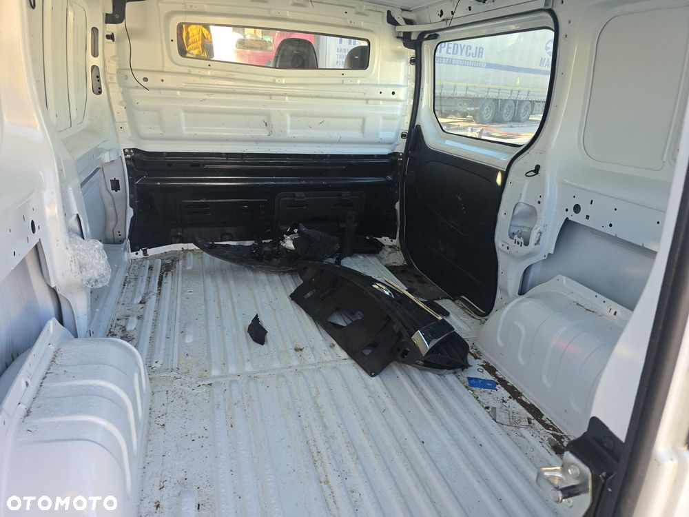 Nissan NV300 - 10