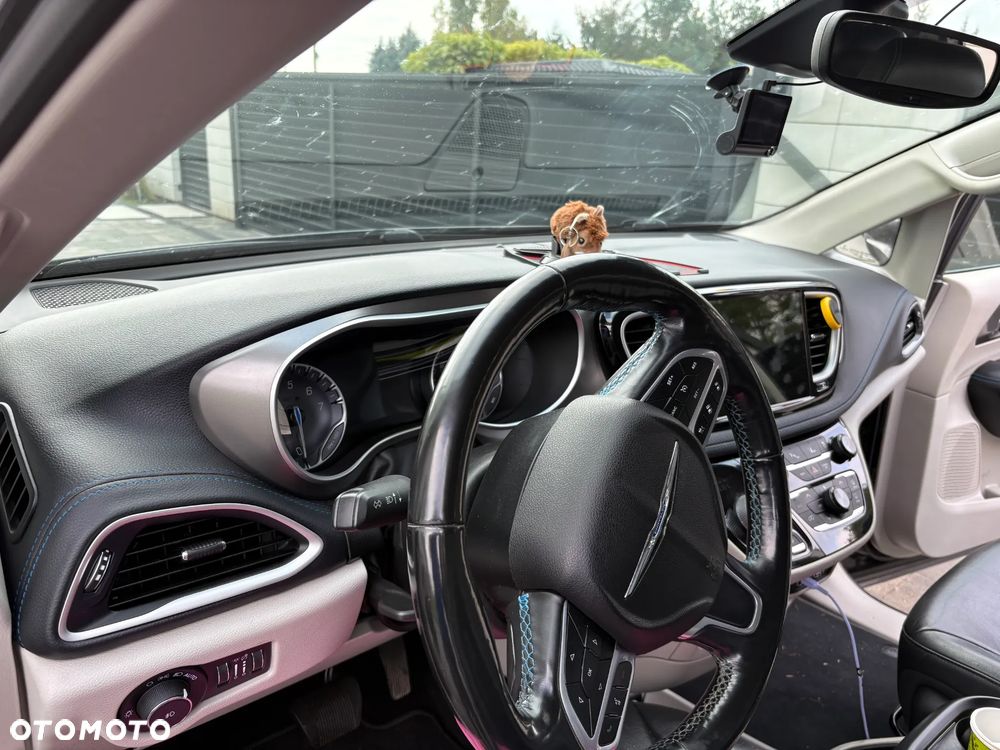 Chrysler Pacifica - 16