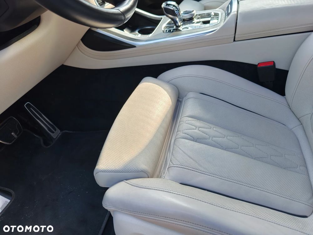BMW X7 xDrive40i sport - 27