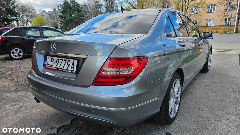 Mercedes-Benz Klasa C 200 CGI BlueEFFICIENCY Avantgarde - 12
