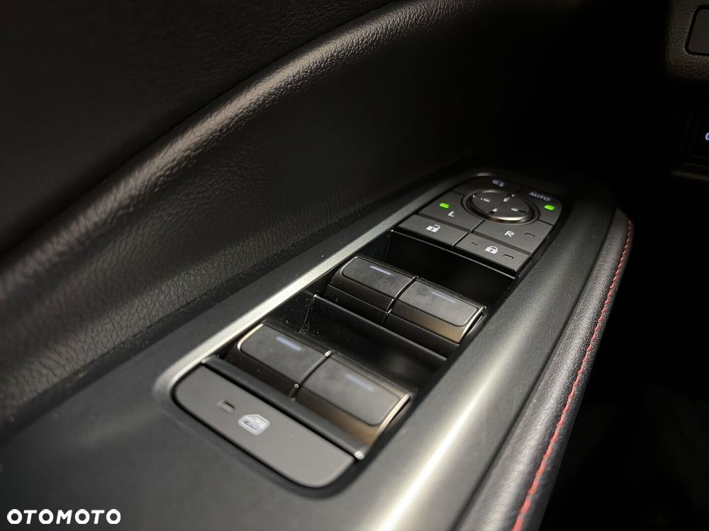 Lexus LBX 1.5 Hybrid Emotion - 19