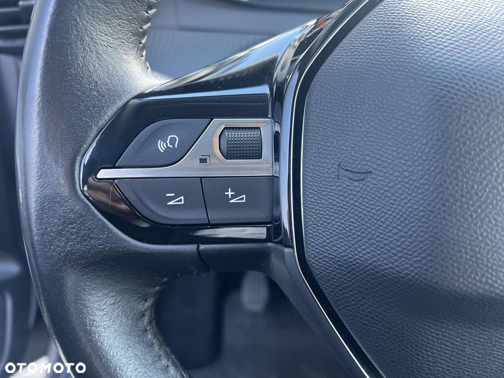 Peugeot 208 - 21
