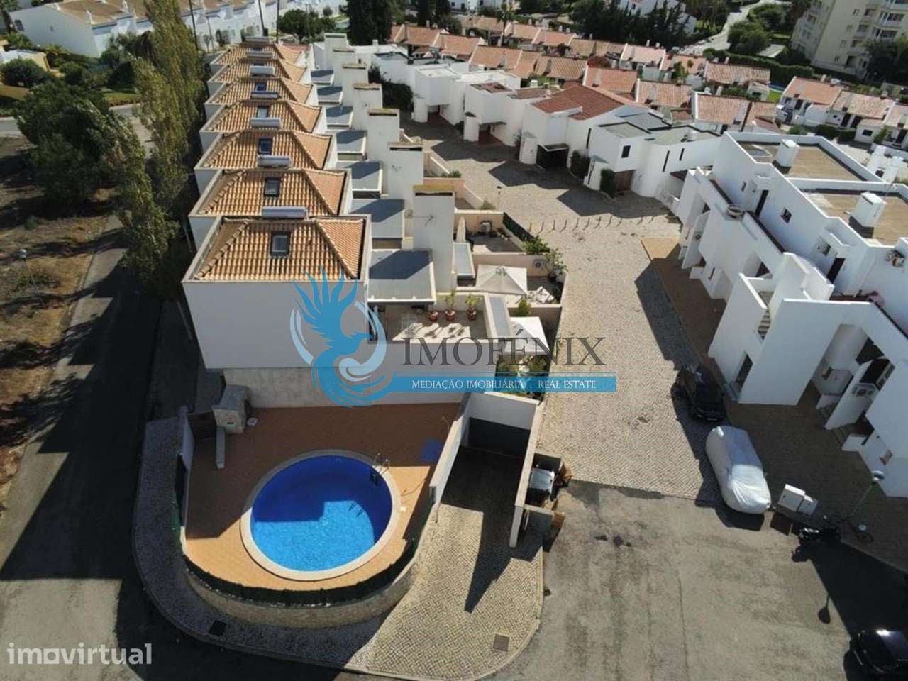 Moradia Geminada V3+2 com psicina e garagem localizada em Vilamoura - Grande imagem: 2/28