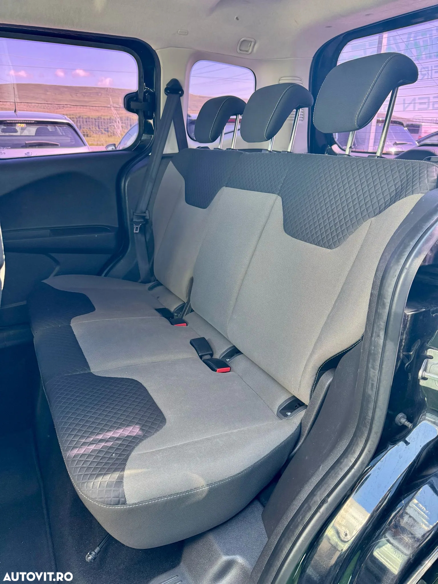 Ford Tourneo Courier 1.6 TDCi S&S Trend - 27