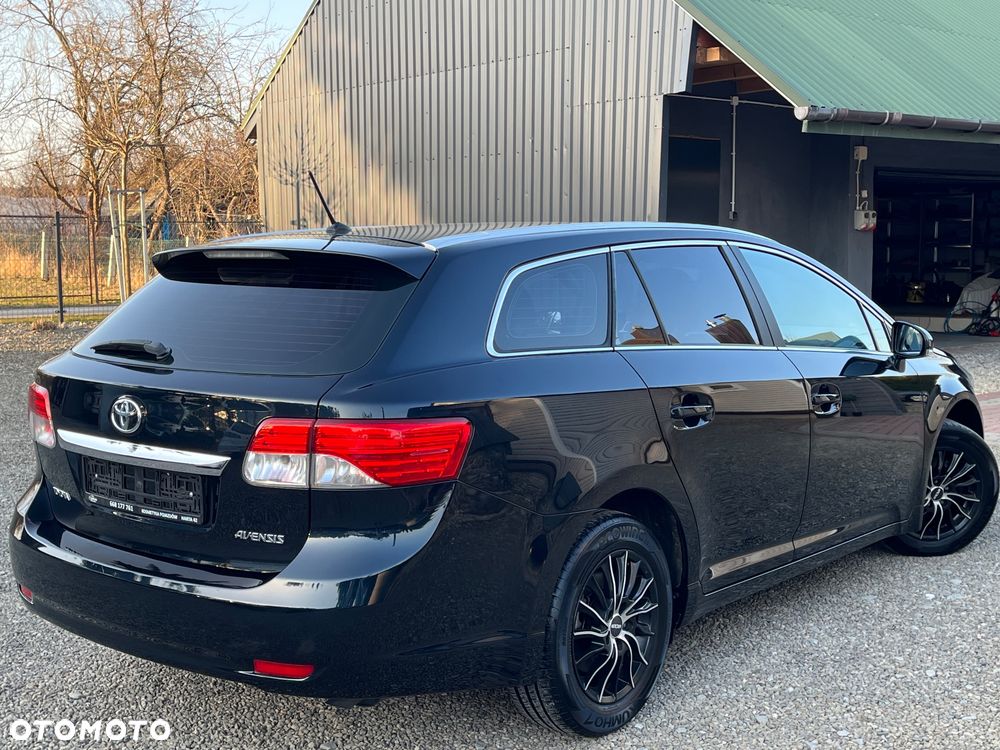 Toyota Avensis - 17