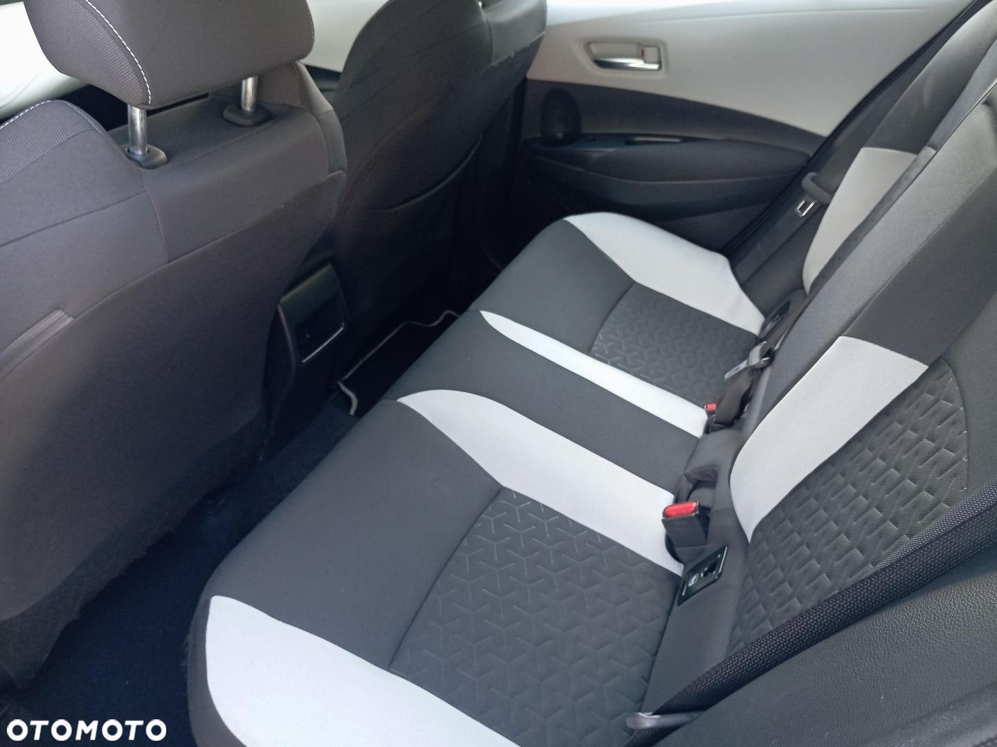 Toyota Corolla 1.8 Hybrid Comfort - 11