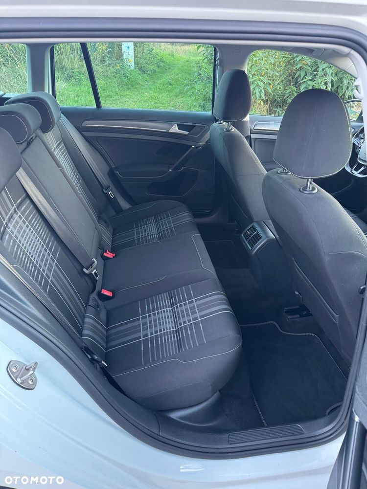 Volkswagen Golf 1.6 TDI BlueMotion Technology Lounge - 19