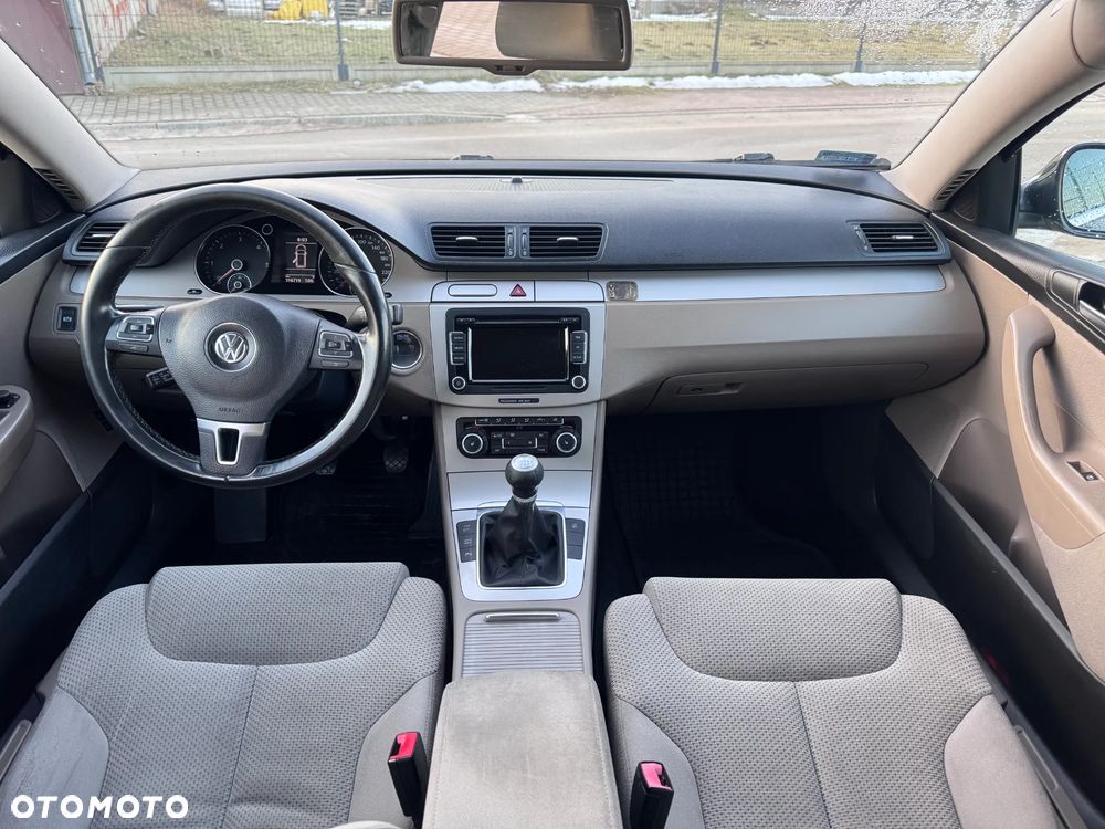 Volkswagen Passat - 11