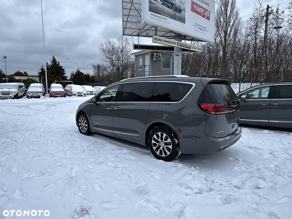 Chrysler Pacifica - 4