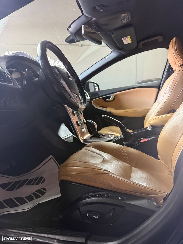 Volvo V40 D3 Geartronic Momentum - 27