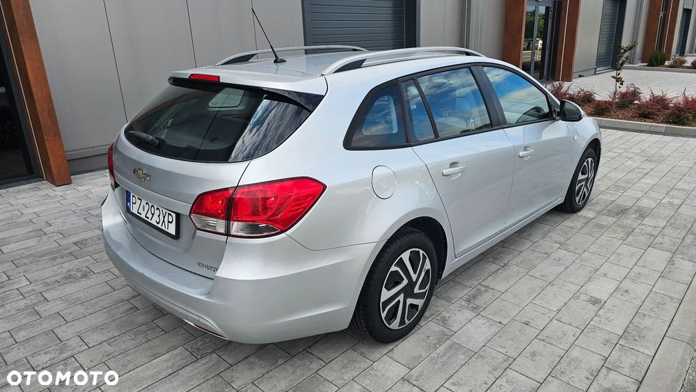 Chevrolet Cruze 1.6 LS - 4