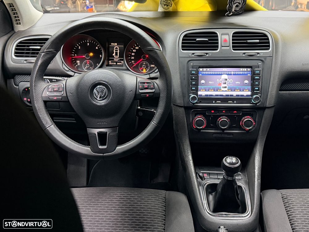 VW Golf 2.0 TDi Confortline - 22