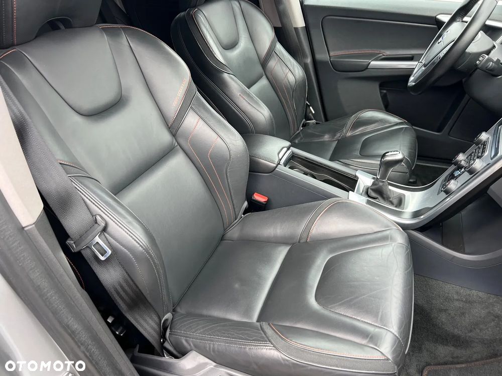 Volvo XC 60 D3 Drive-E Ocean Race - 14