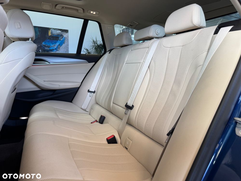 BMW Seria 5 520d xDrive - 17