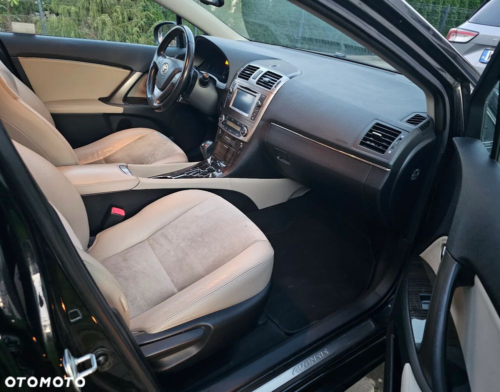 Toyota Avensis 2014 photo 2