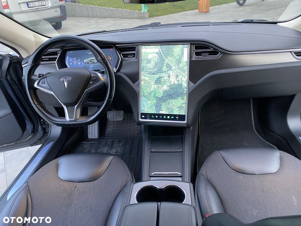Tesla Model S - 5