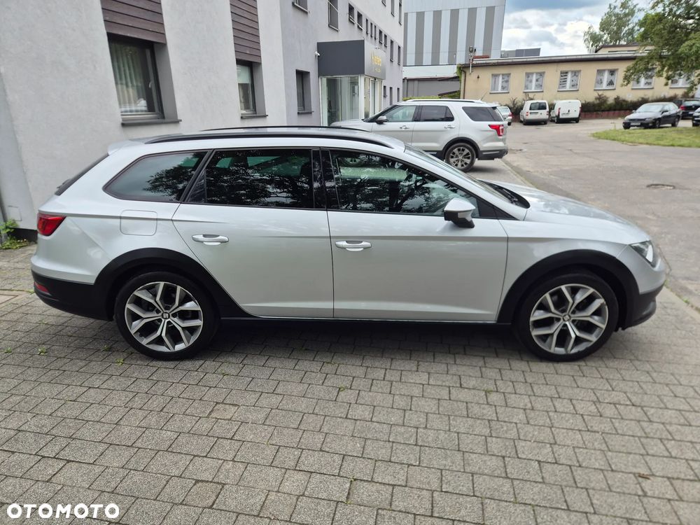 Seat Leon 2.0 TDI DPF Start&Stop DSG XCELLENCE - 4