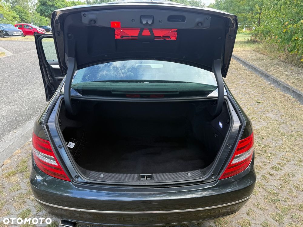 Mercedes-Benz Klasa C 200 CGI BlueEFFICIENCY Avantgarde - 20