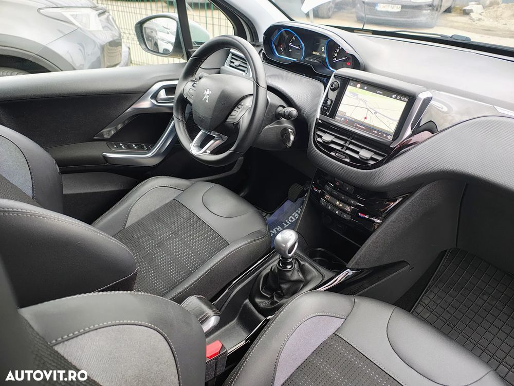 Peugeot 2008 PureTech 130 GPF Stop&Start Allure - 16