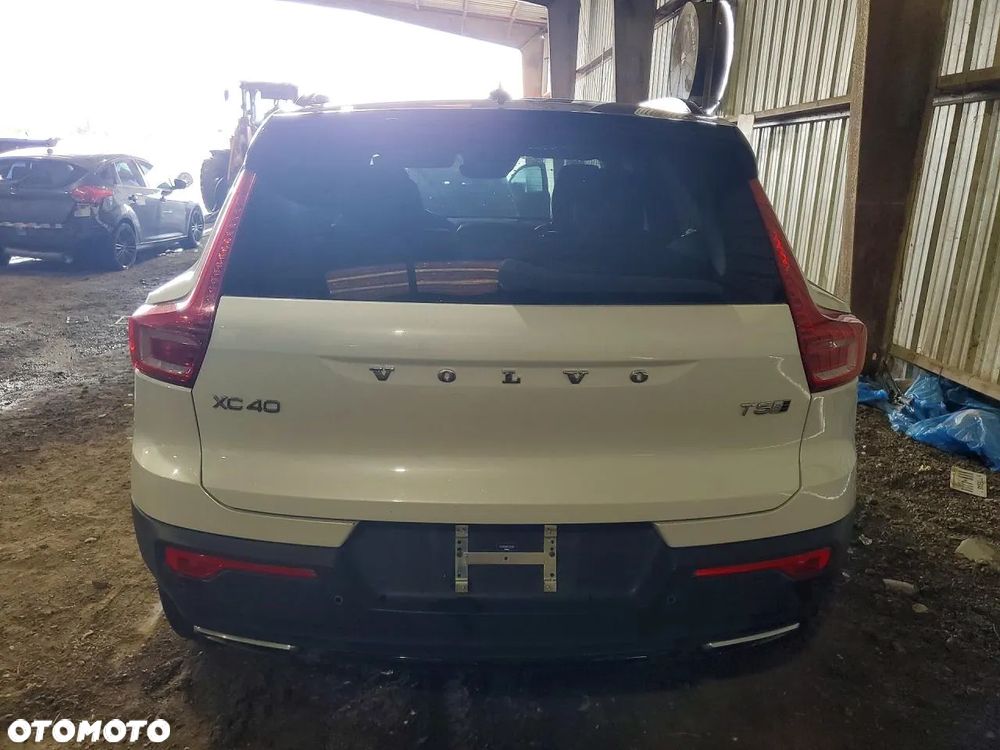 Volvo XC 40 T5 AWD R-Design - 6
