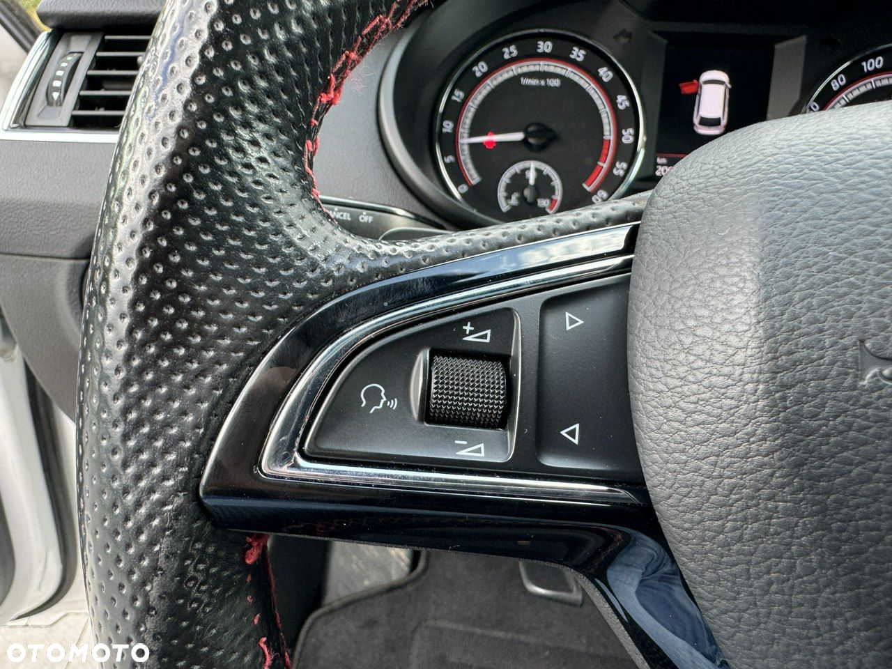 Skoda Octavia Combi 2.0 TDI DSG RS - 22