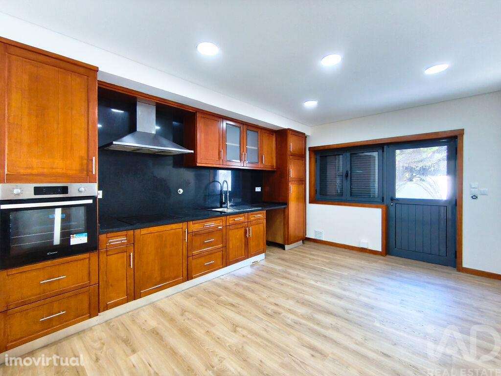 Casa / Villa T4 em Santa Marta de Portuzelo de 190,00 m2 - Grande imagem: 3/29