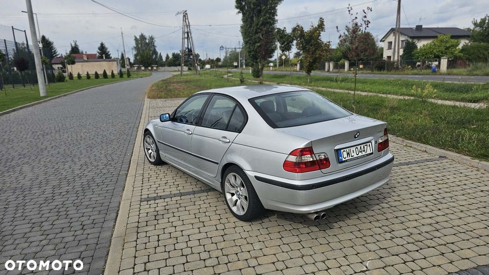 BMW Seria 3 330i - 11
