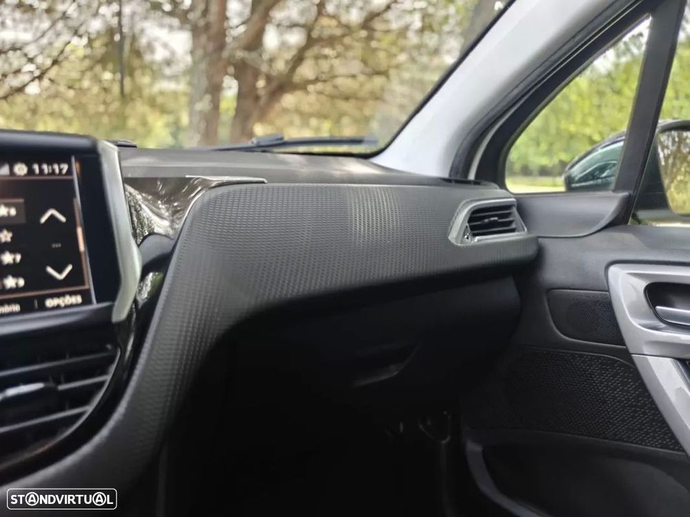 Peugeot 2008 1.2 PureTech Style — fotografia 38