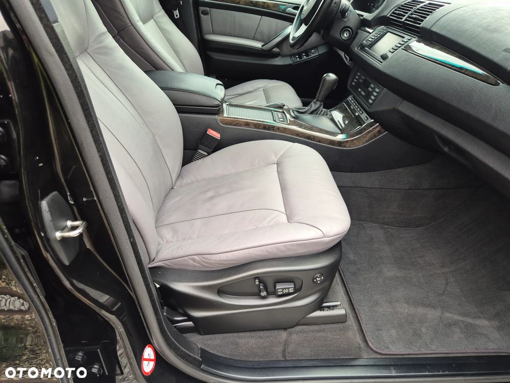 BMW X5 4.4i - 28