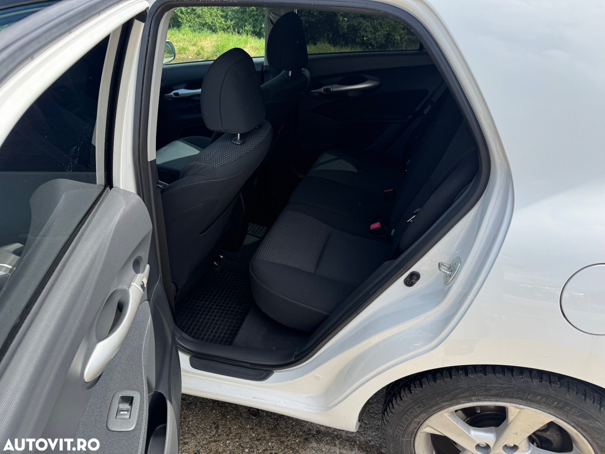 Toyota Auris 2.0 D-4D Executive - 9
