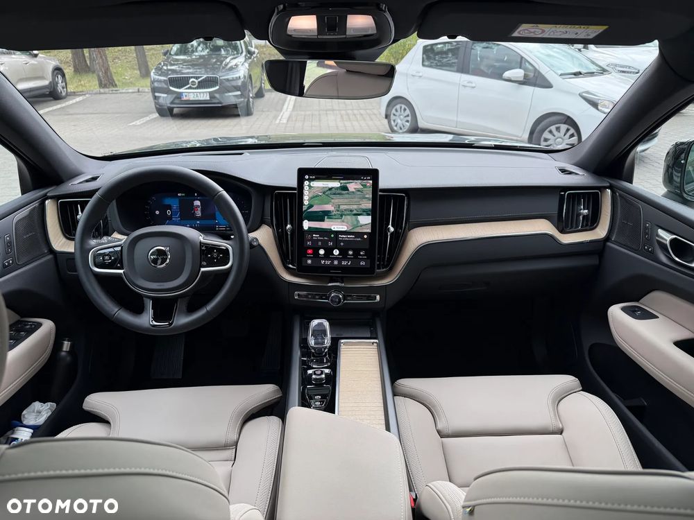 Volvo XC 60 T6 Plug-In Hybrid AWD Ultra Dark - 18