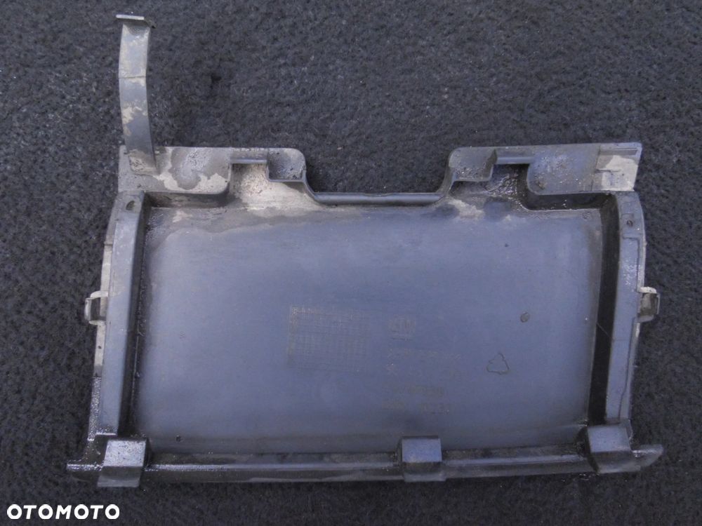 Opel omega B sedan zaślepka zderzaka tył 90494223 - 2