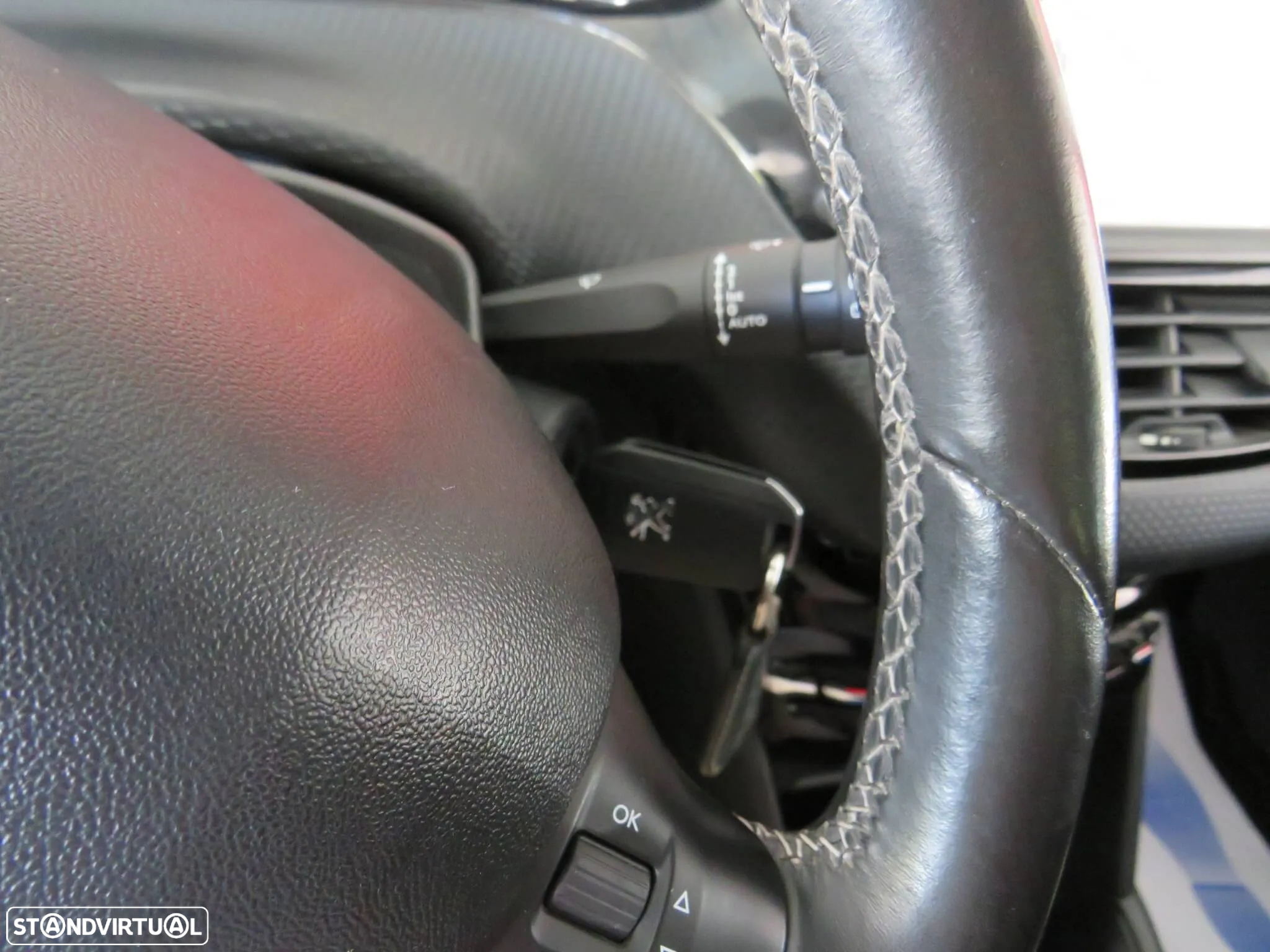 Peugeot 208 1.2 PureTech Allure - 21