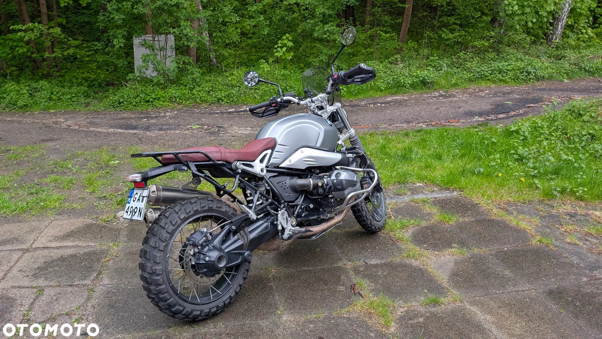 BMW R - 1