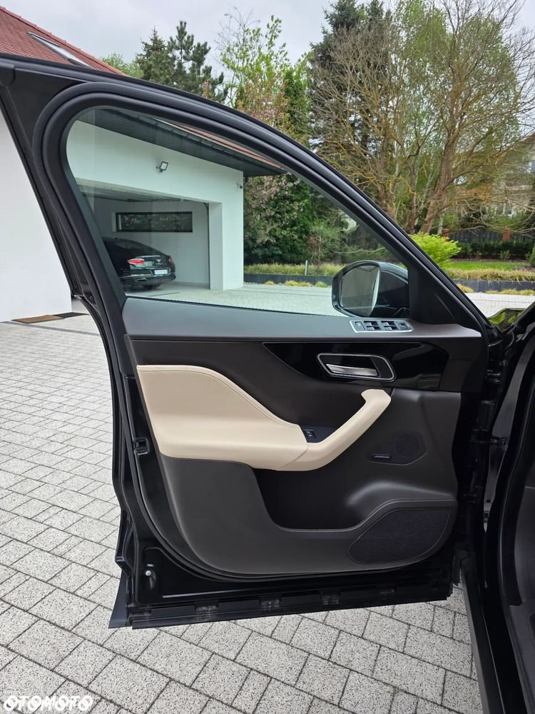 Jaguar F-Pace 2.0 i4D AWD Prestige - 11